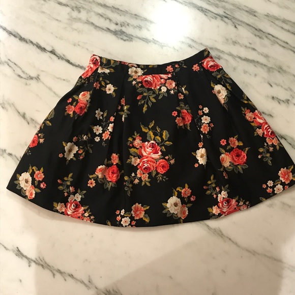 HIGH QUALITY Floral Pleated Skirt! - Picture 1 of 2